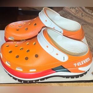 CROCS MEGA Crush Clog 7/Eleven